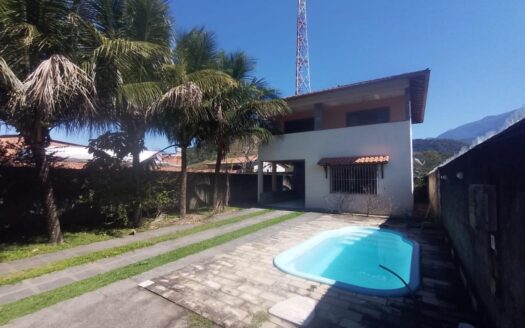 Casa com Piscina à Venda em Bananal