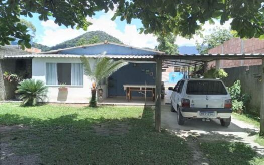 Casa com Piscina à Venda em Jardim Guapimirim