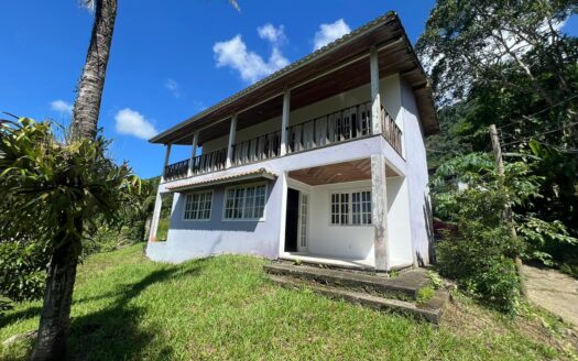 Casa no Centro de Guapimirim com 4 Quartos à Venda