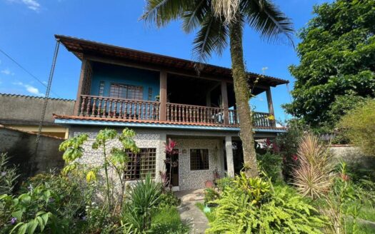 CASA À VENDA COM 2 ANDARES EM QUINTA-MARIANA