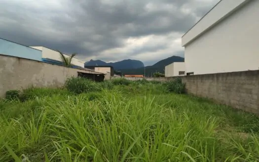 Terreno próximo à Praça da Cotia à Venda