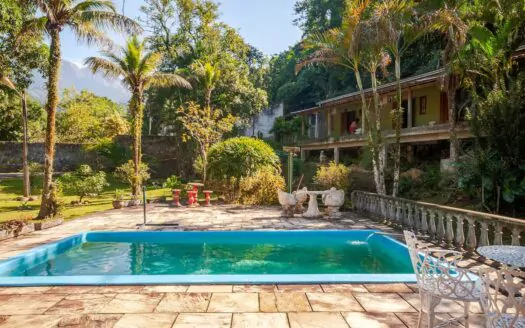 Sítio próximo ao Centro de Guapimirim à Venda